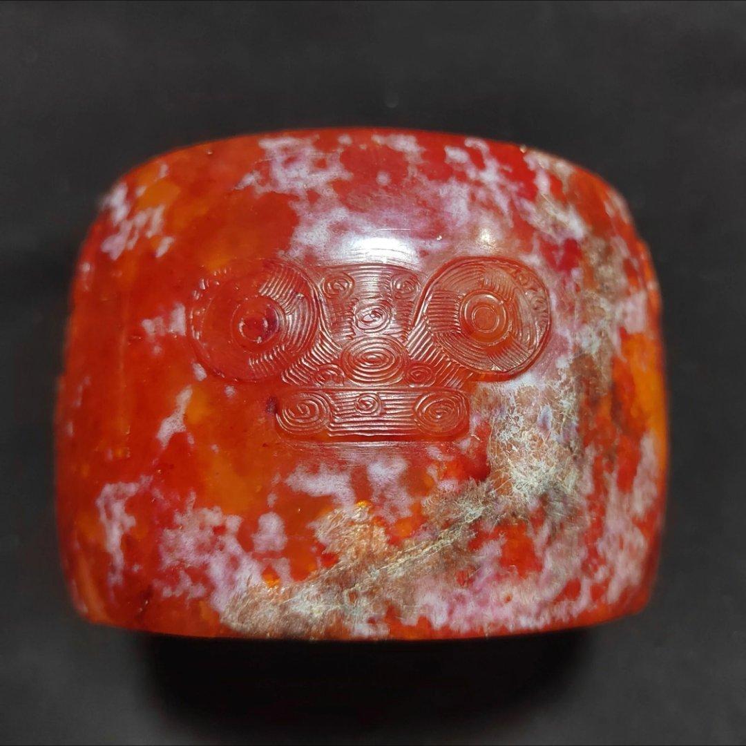 上古玉欣赏 良渚文化玉器“发箍”，上古年代的人都留长发，想理发也没理发工具呀！不