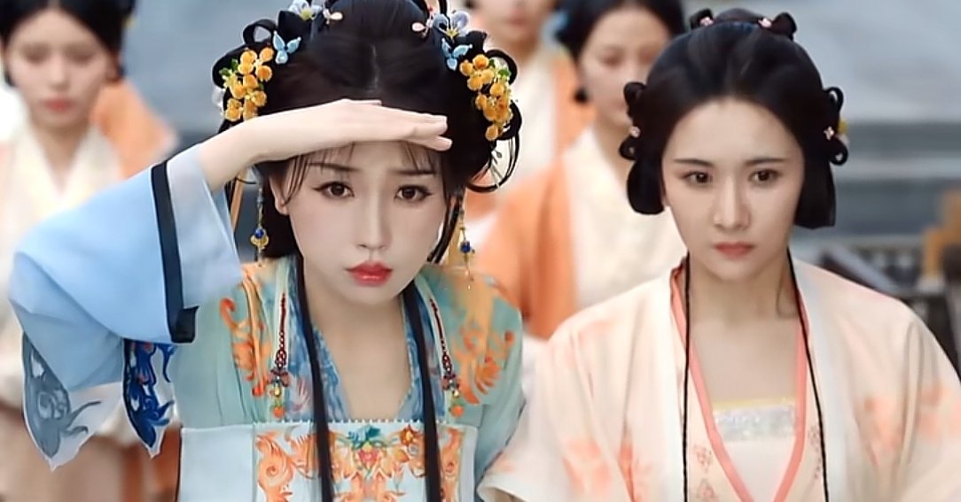 虞书欣的头比女配都大 