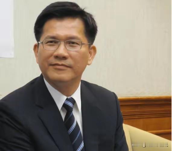 林佳龙跳出来喊“太平岛是岛屿，属中华民国领土”，还说要“和平解决”“共同开发”。