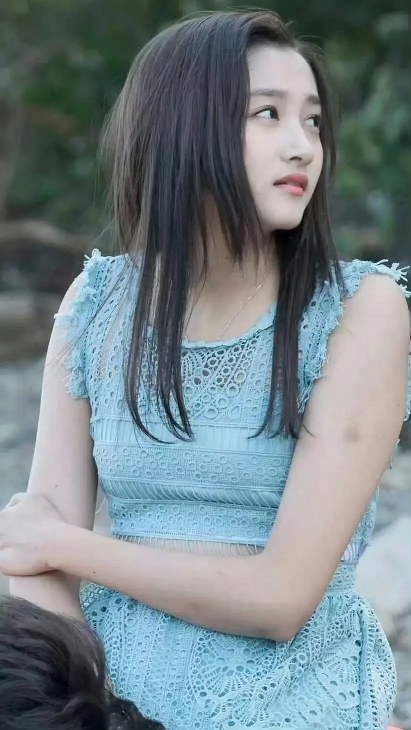 关晓彤。