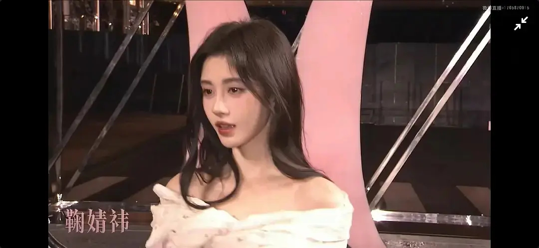 鞠婧祎动态真的。。随便一截都很美 ​​​