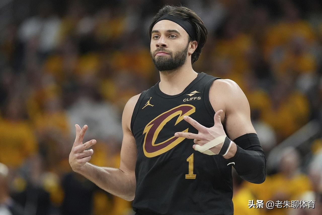 确定了！明天骑士对阵独行侠的比赛中，斯特鲁斯终于迎来了复出！
上一次打球还是去年