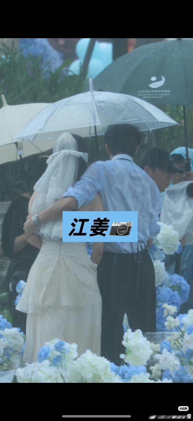 张婧仪野狗骨头苗靖婚纱路透啊啊啊，张婧仪野狗骨头今天拍婚礼番外，婚纱路透太好看了