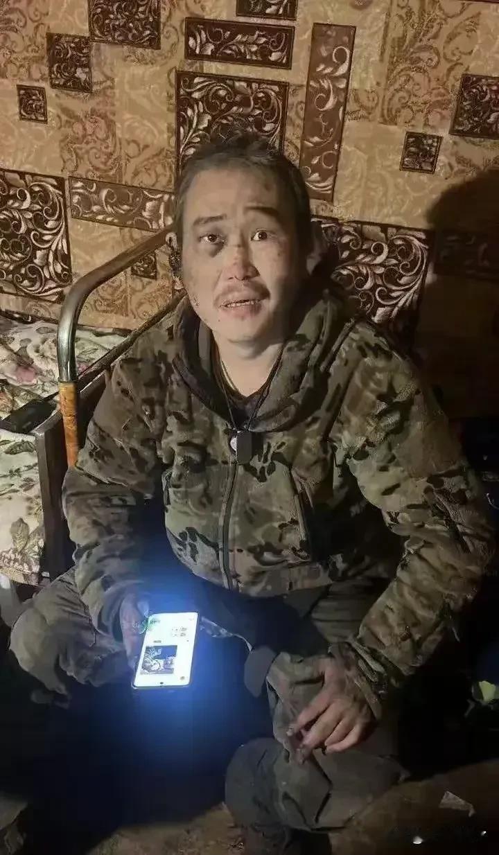 战场上冷酷杀掉对手的战士，看上去竟像工地上的工人，反差太大了。据说这位就是最近网