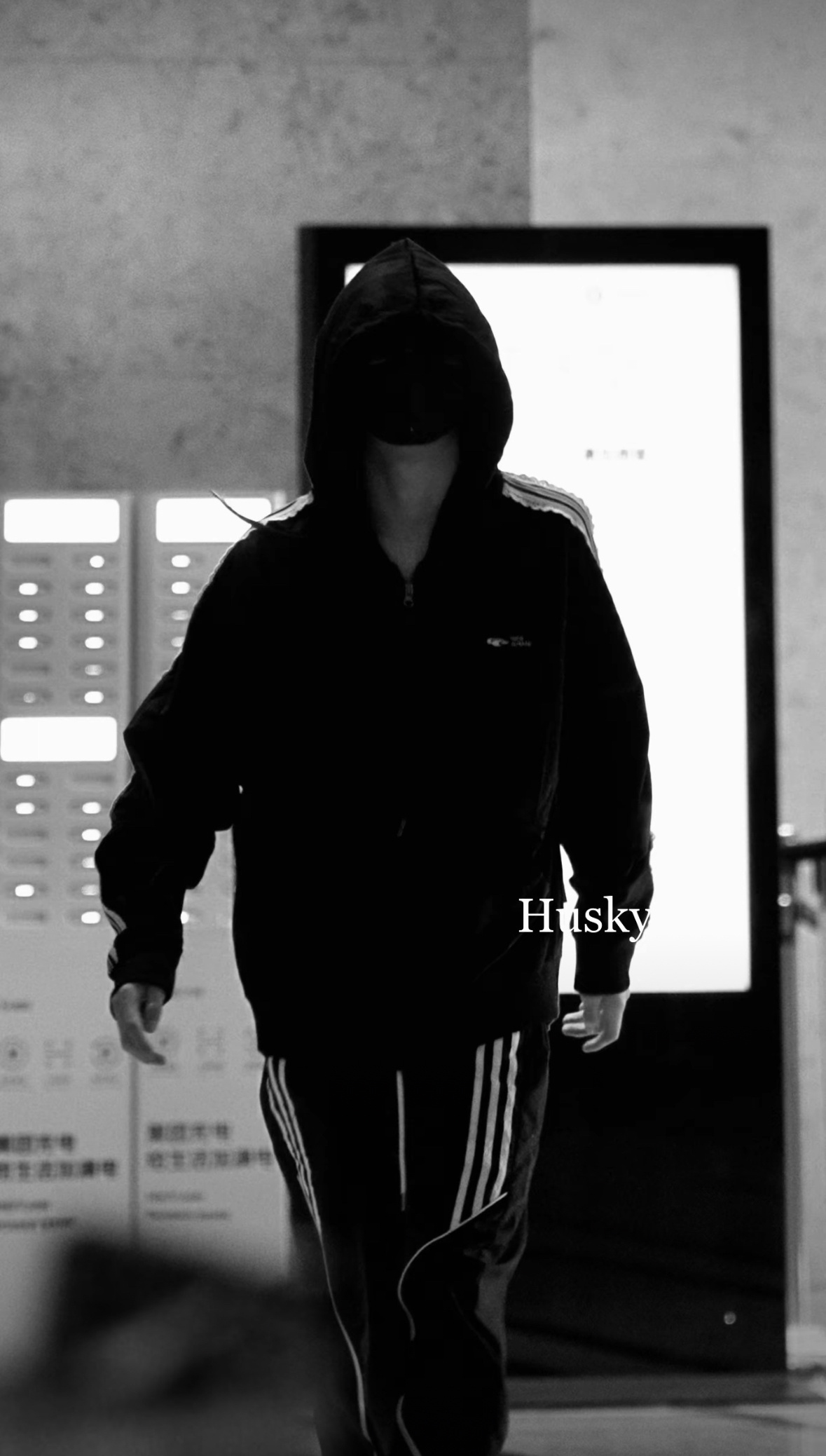 李煜东冷帽allblack上班～李煜东蕾丝边运动服