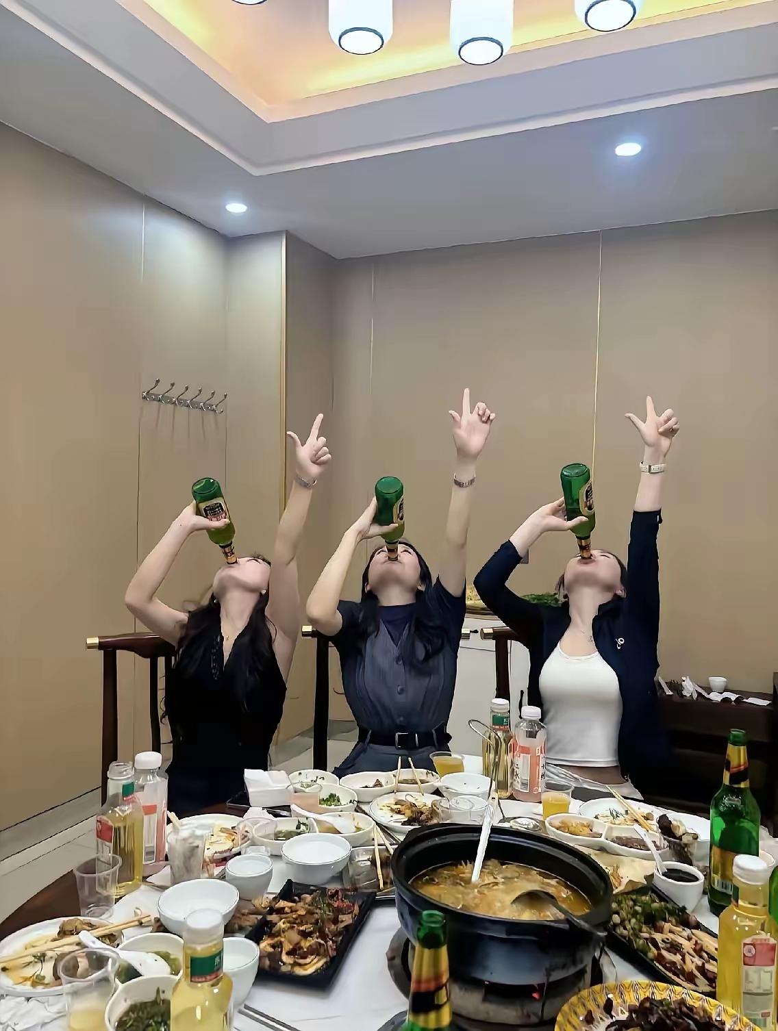 三个人中有一个是假喝，你能猜到是哪一个吗？