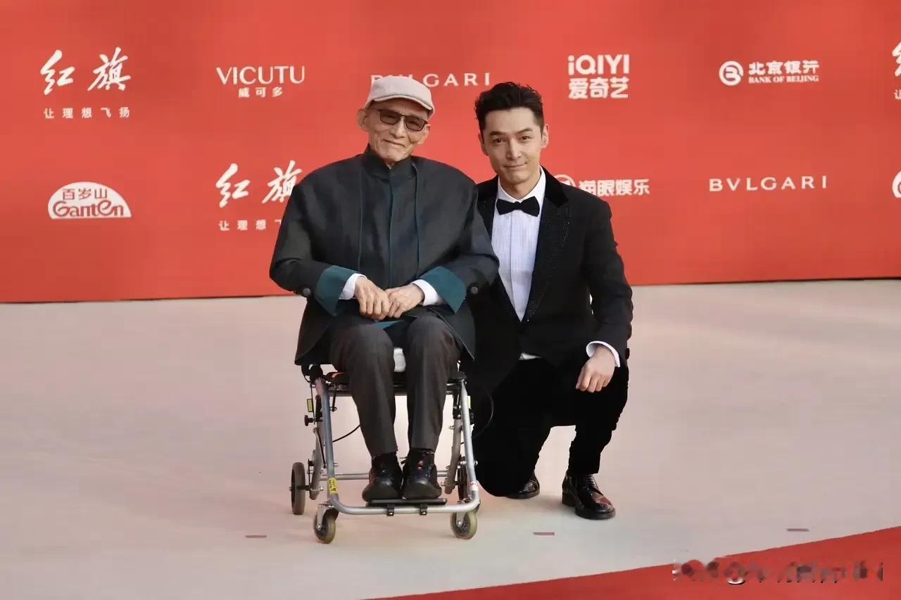今天的主角是胡歌！第十四届北京国际电影节红毯群星闪耀，胡歌举动登上热搜。

成熟