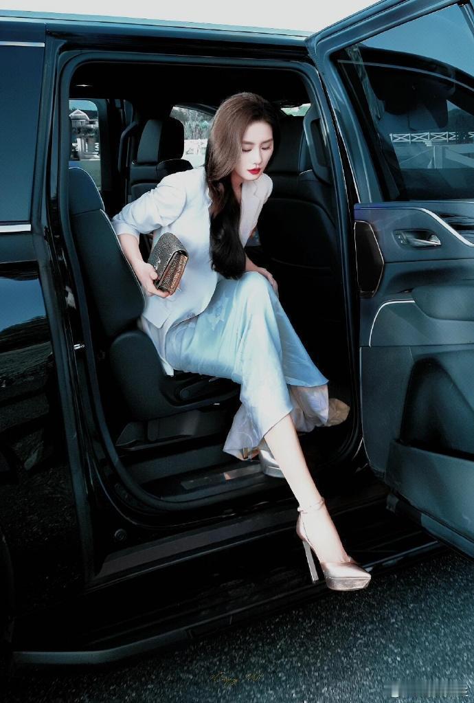 内娱教科书级下车名场面内娱这些下车名场面真的杀疯了，每个明星都有自己的专属风格，