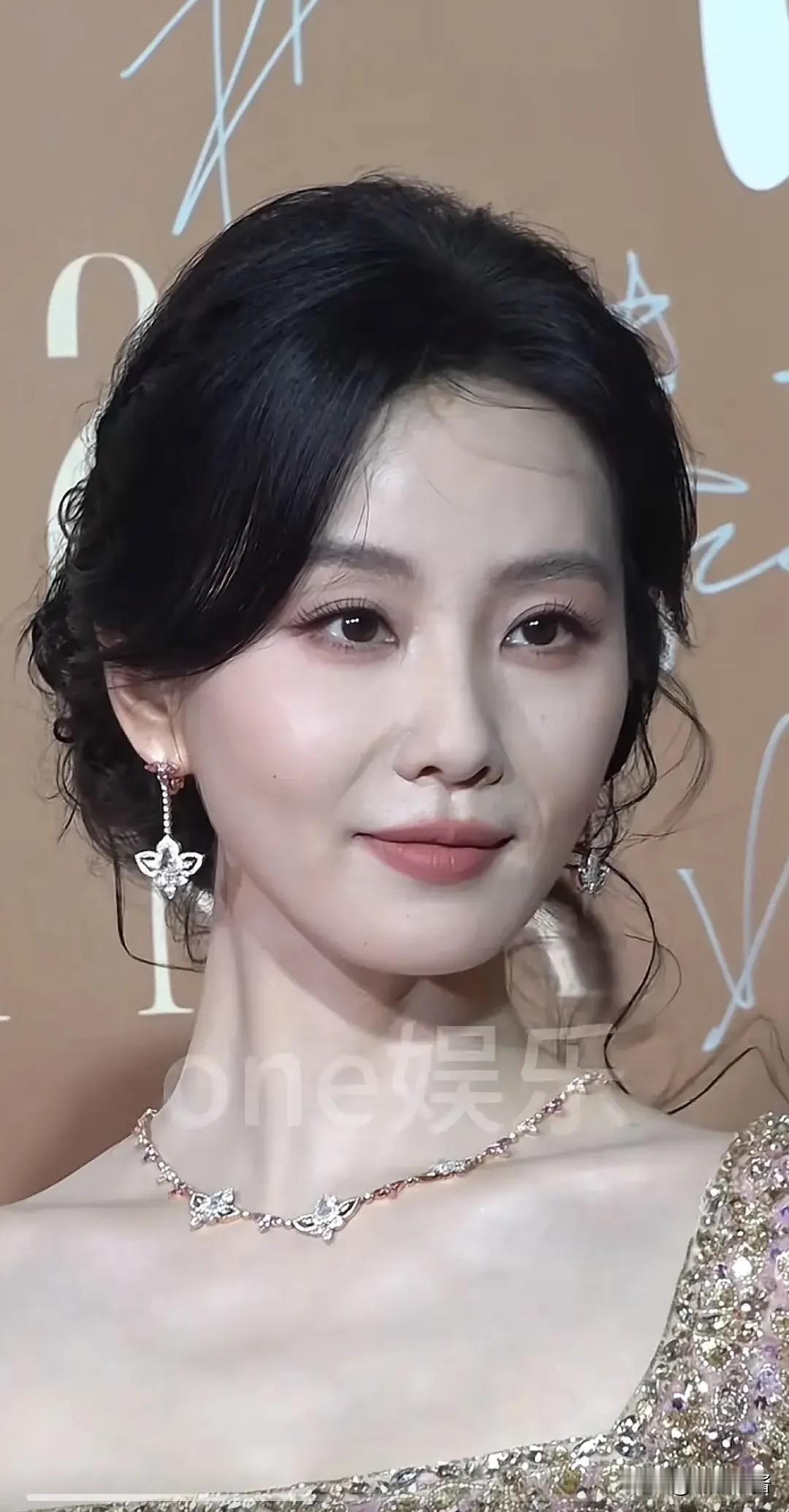 吴奇隆刘诗诗，冲上热搜！

6月26日，54岁的吴奇隆，冲上热搜，这一次，不是被