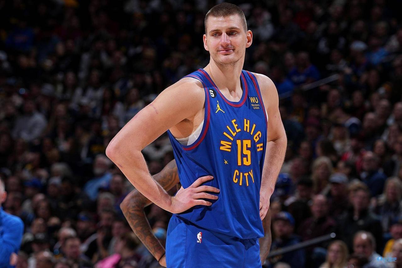 美媒预测新赛季各奖项前五： 
NBA新赛季季前赛已经开打，常规赛将于10月25日