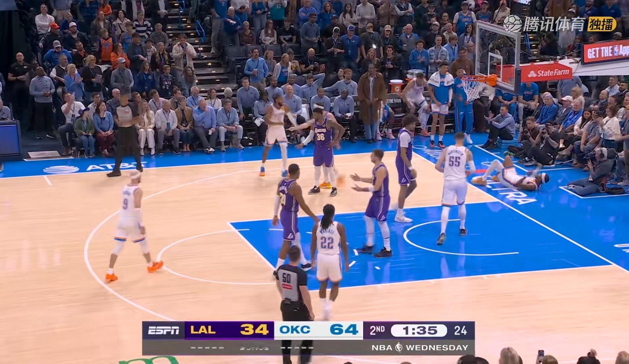 勇士昨天三节打卡下班，今天湖人半场就得下班。😅 