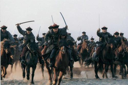 两江总督马新贻被人刺杀后，慈禧派曾国藩去调查，曾国藩的表现很是奇怪。官员密报慈禧