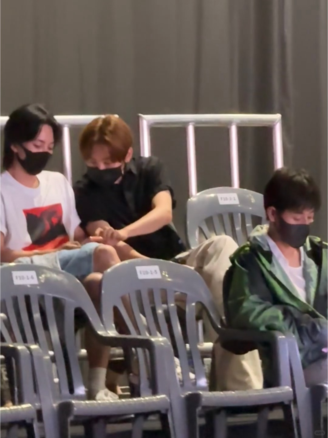 净汉和胜宽去了V8演唱会们svt感情真好！！！尹净汉夫胜宽去了V8演唱会尹净汉夫