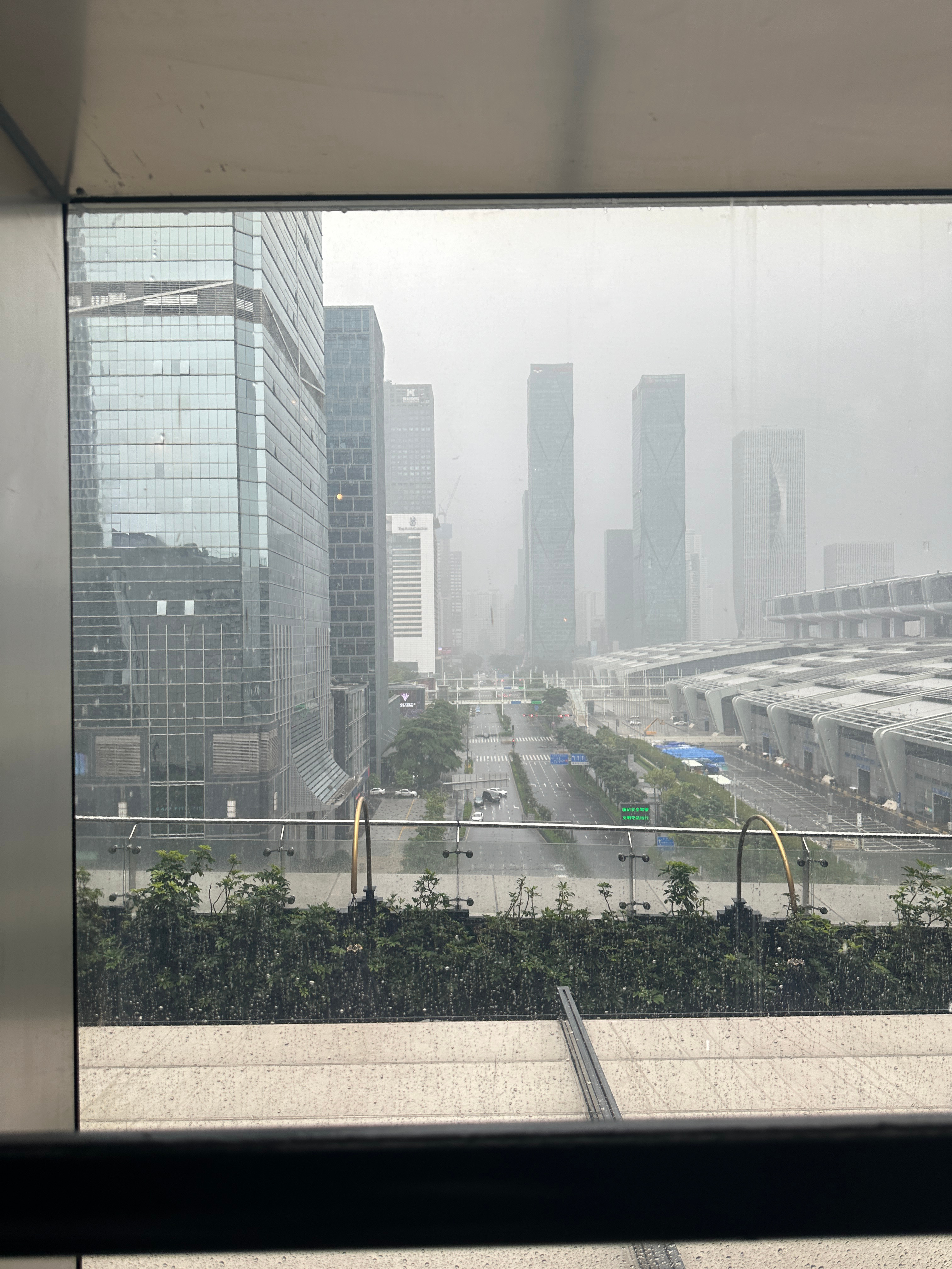 这雨再大一点。。 ​​​