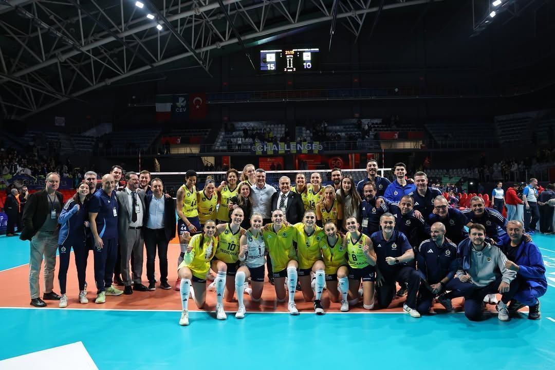 小彩娃决胜局三连发，费内双杀诺瓦拉

2025-2026女排欧冠小组赛第四轮，费