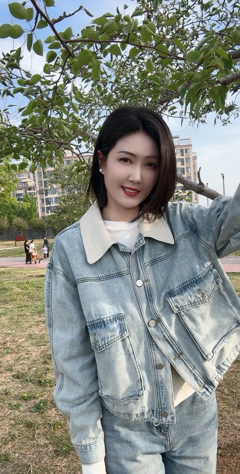 温柔甜姐 短发美女