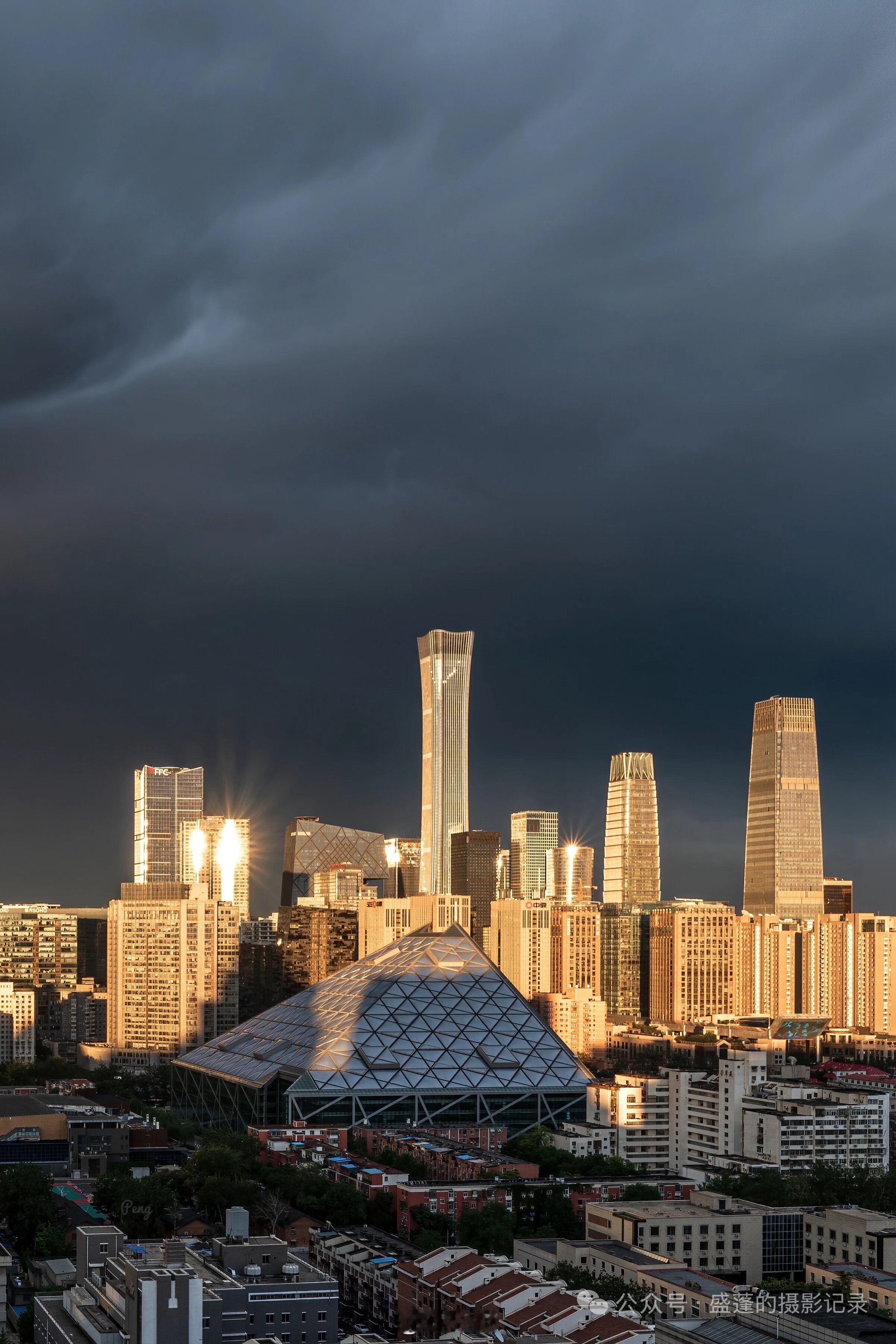 金台夕照是乾隆御定的燕京八景之一。老金台应该在国贸北团结湖公园南这一片。现在的金