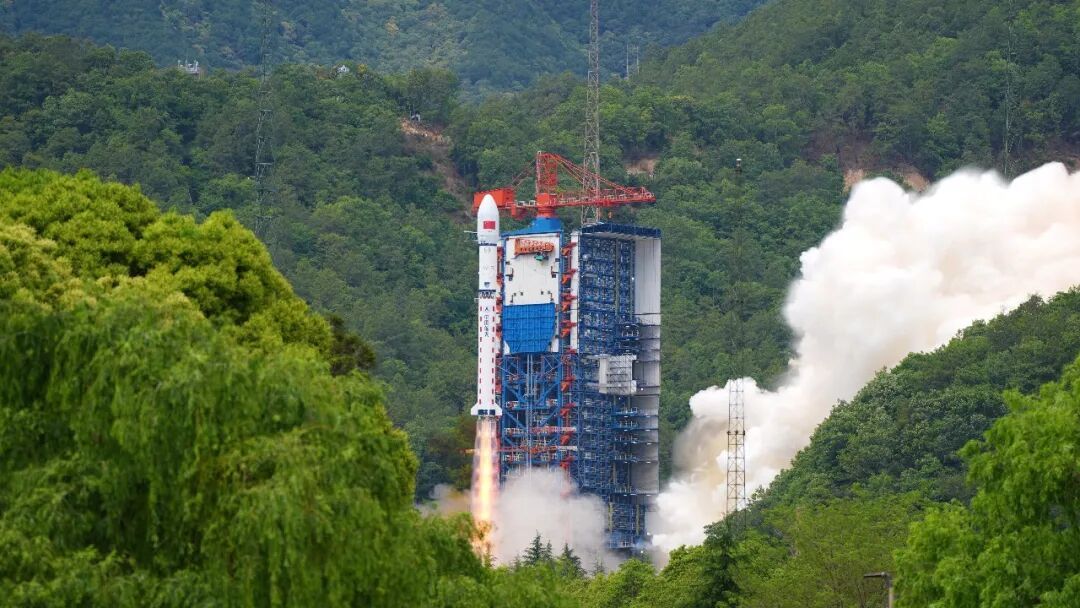 以发射庆祝中国🇨🇳航天日！【航天 我国成功发射卫星互联网技术试验卫星】北京时