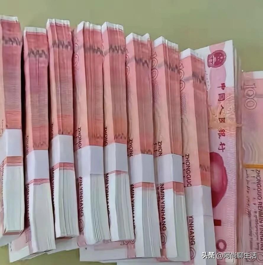 今天陪大伯去给堂弟提亲，一进女方家门，对方母亲就一句话把气氛定住了：“彩礼一分不