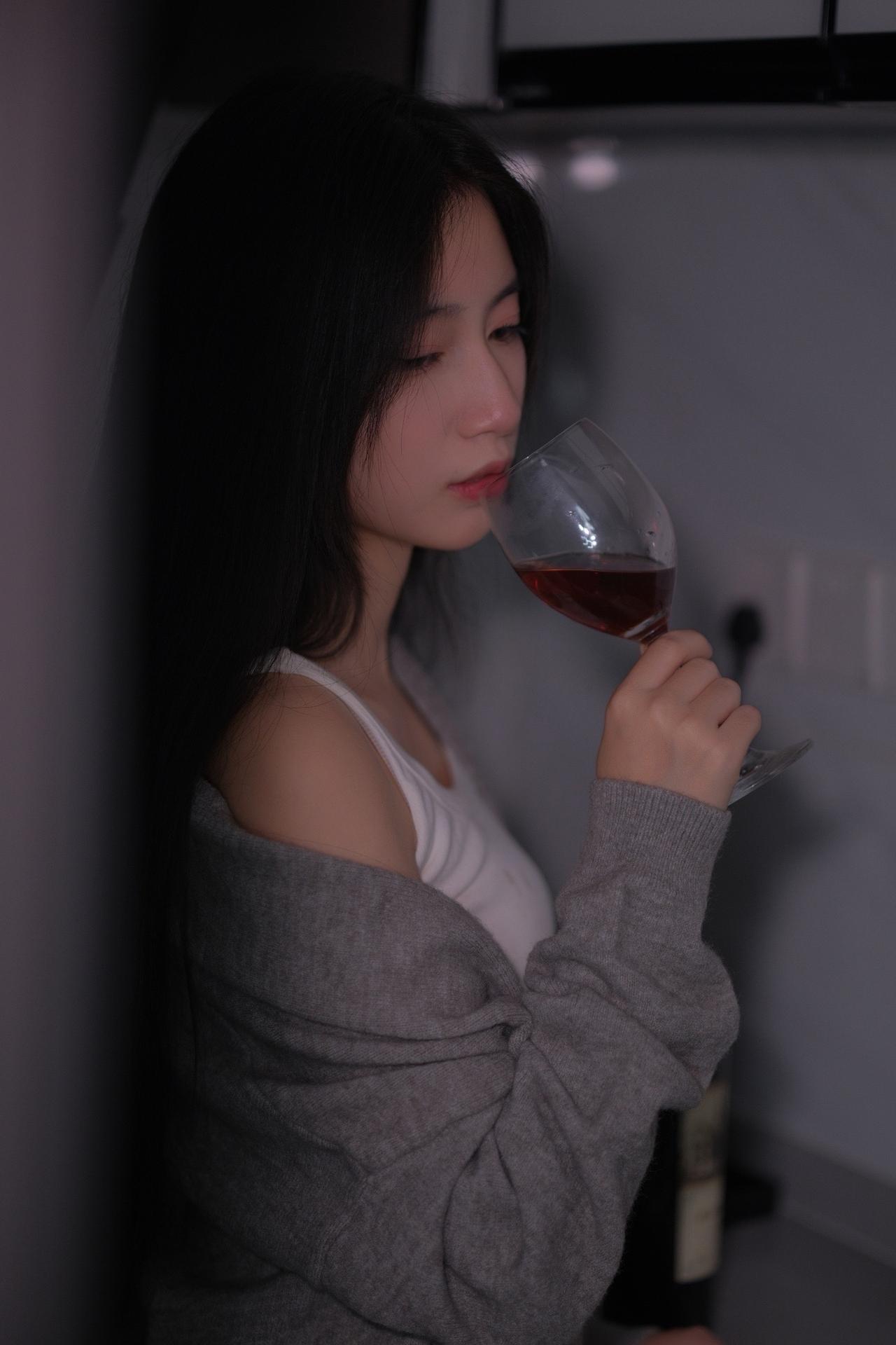 时间是一个巨大的创可贴 想起某个瞬间还是会流眼泪 
！深圳街拍 深圳约拍