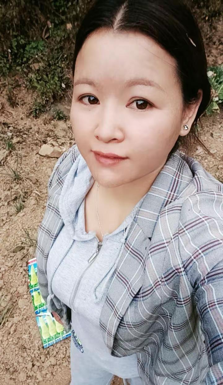 小小的圈子，淡淡的生活，年纪到了己经没有兴趣去争辩什么了，现在一心一意只想把自己