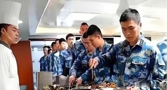 都说航母是吞金兽，到底有多夸张？就拿山东舰来说，每天光猪肉，就得整整24头摆上流