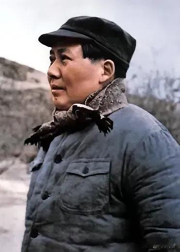 情急托书
        1947年的一天，中央纵队从枣林沟转移时，敌人的先头部