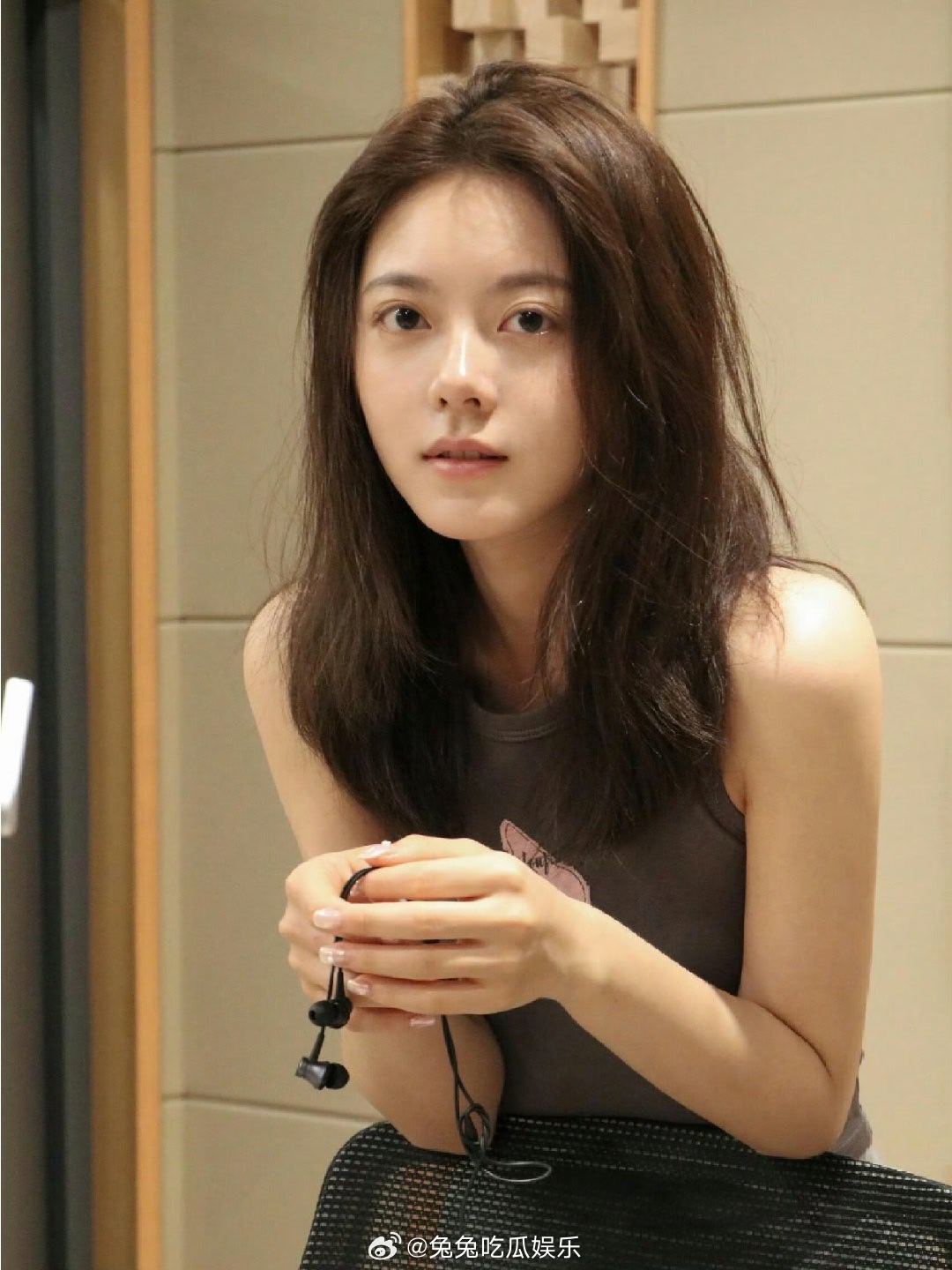 素颜赵今麦 松弛感拉满了 