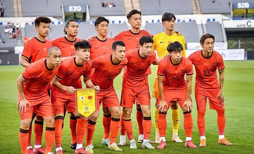 如果把日本足球形容为“亚洲的巴西队”、伊朗足球形容为“亚洲的德国队”，那么国足又