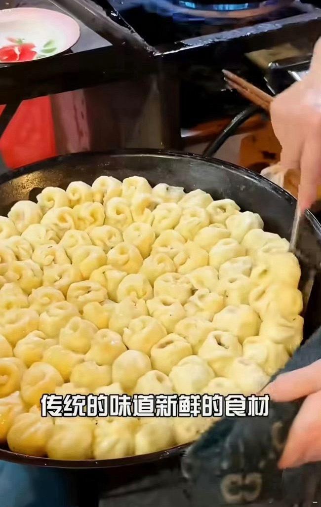 一到深夜武汉人的零食dna就动了一到夜深，武汉人的吃货DNA直接觉醒，卤味、炸炸