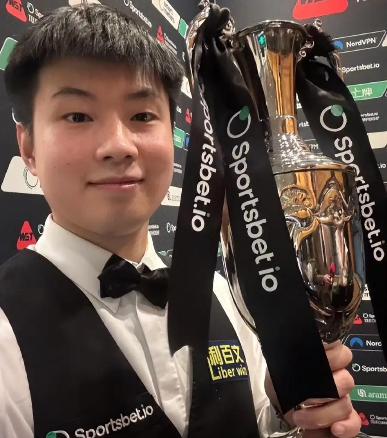 赵心童夺得斯诺克巡回锦标赛冠军，具有两大重要意义。
一，赵心童巡回锦标赛夺冠，标