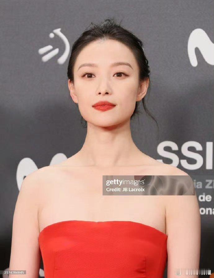 倪妮脸型变了 ​​​