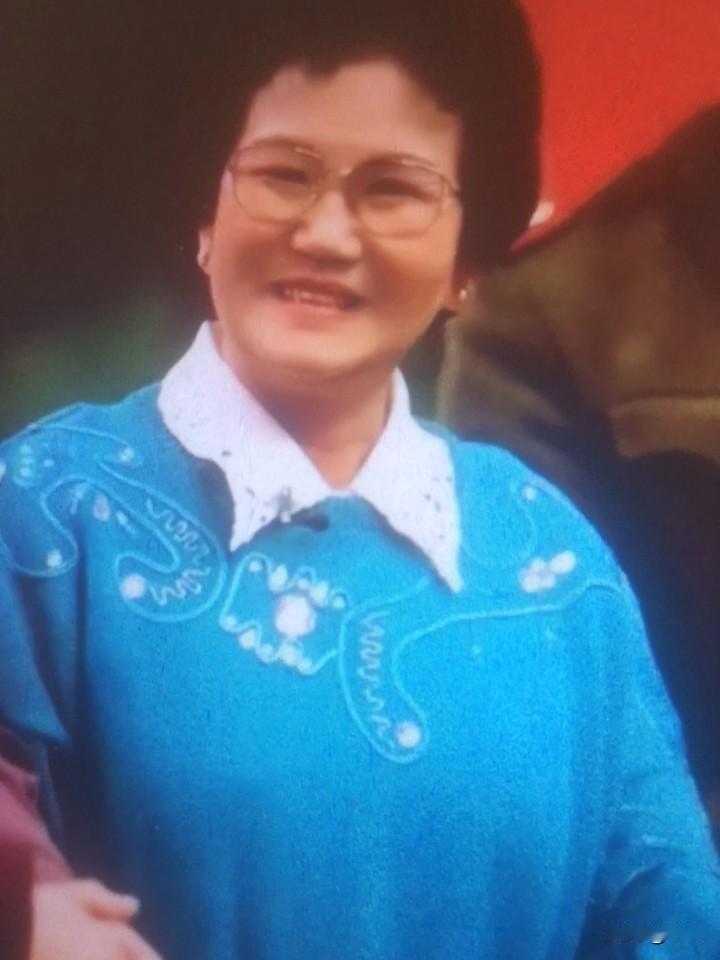 赵丽蓉，（1928年3月11日一2000年7月17日）天津宝坁县人，是评剧演员、