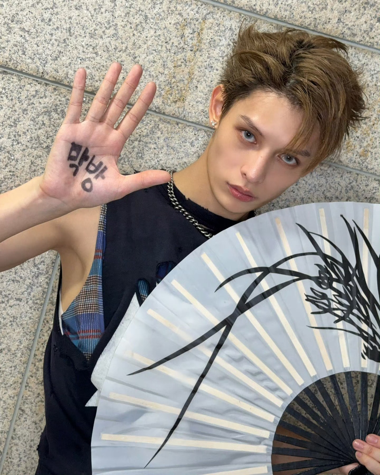 赵雨凡JAMES 🦅赵雨凡 一年将尽，谁说现在是冬天呢？当你在我身旁时，我感到