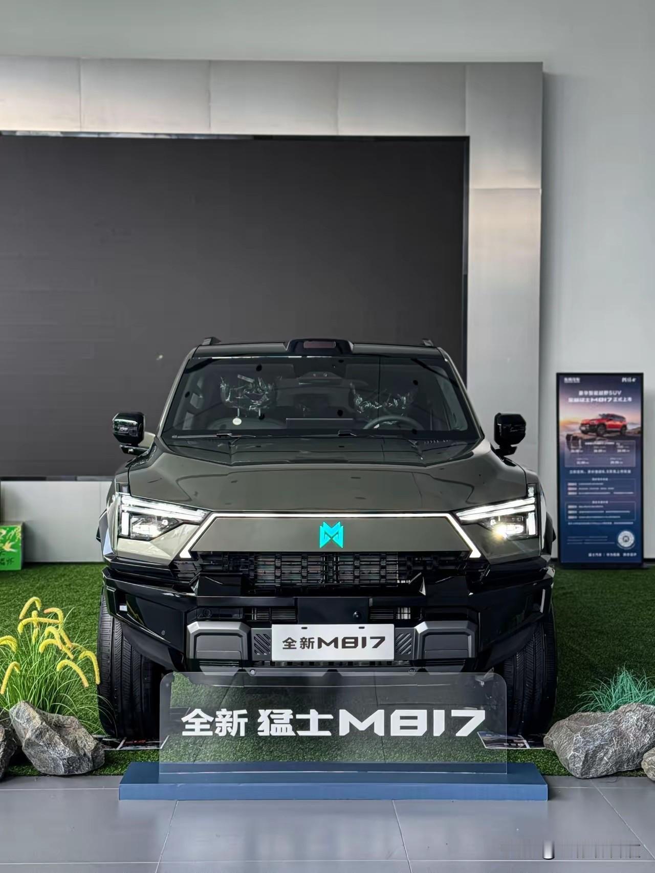 比亚迪大汉旗舰轿车官宣将于成都车展正式亮相，新车定位中大型轿车，轴距超3米，提供