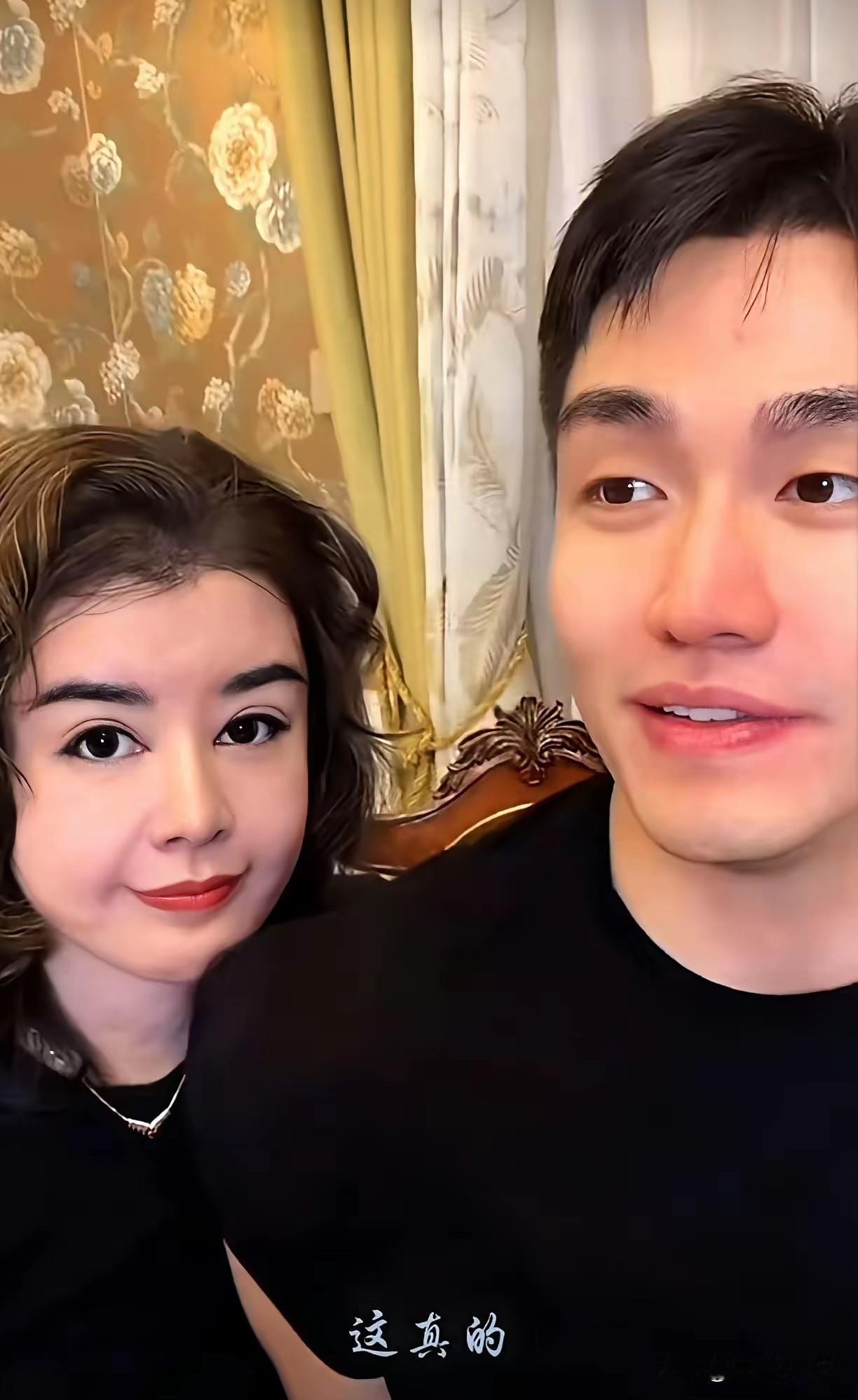 这就是奶奶带着孙子直播的画面感！
人老了是从内部胶原流失开始的，
就算你每天都在