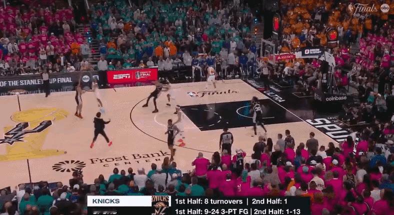 球迷乱入NBA总决赛场内！文班：从没遇到过这种事北京时间6月4日，尼克斯客场10