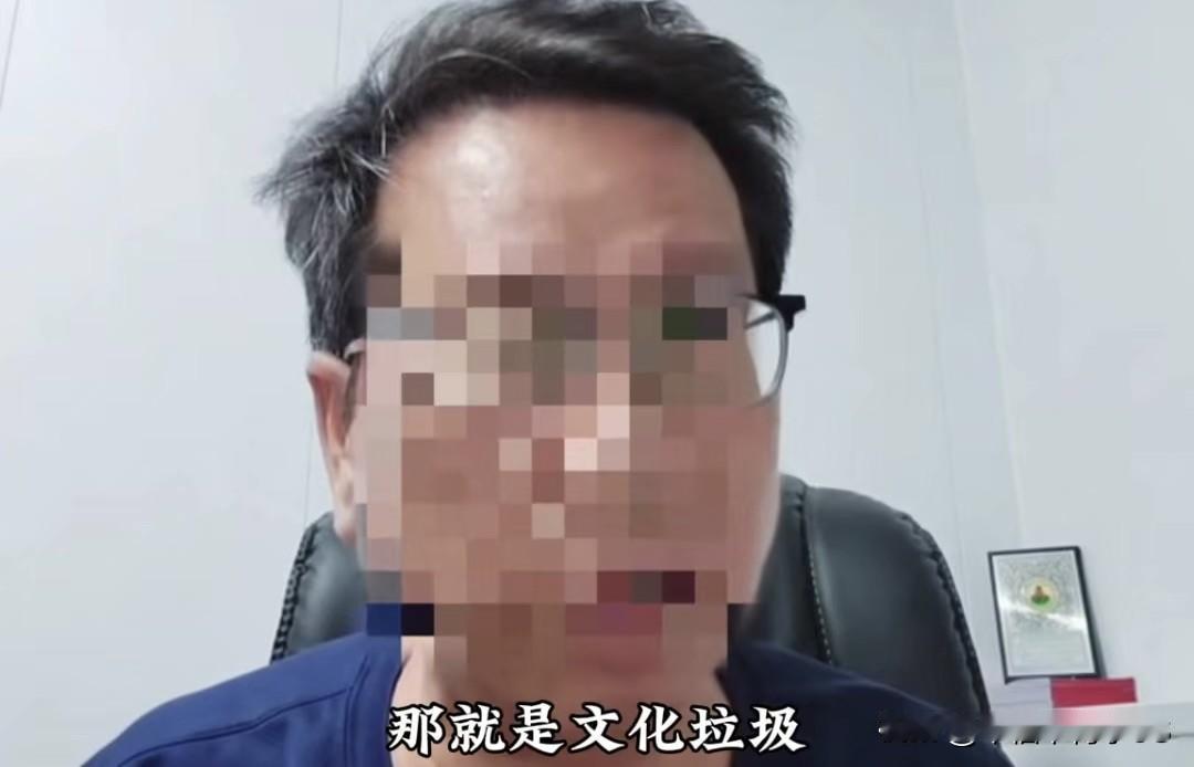 13岁的李明书法火了，结果有些书法专家不乐意了出来抵制，说这是文化垃圾。

李明