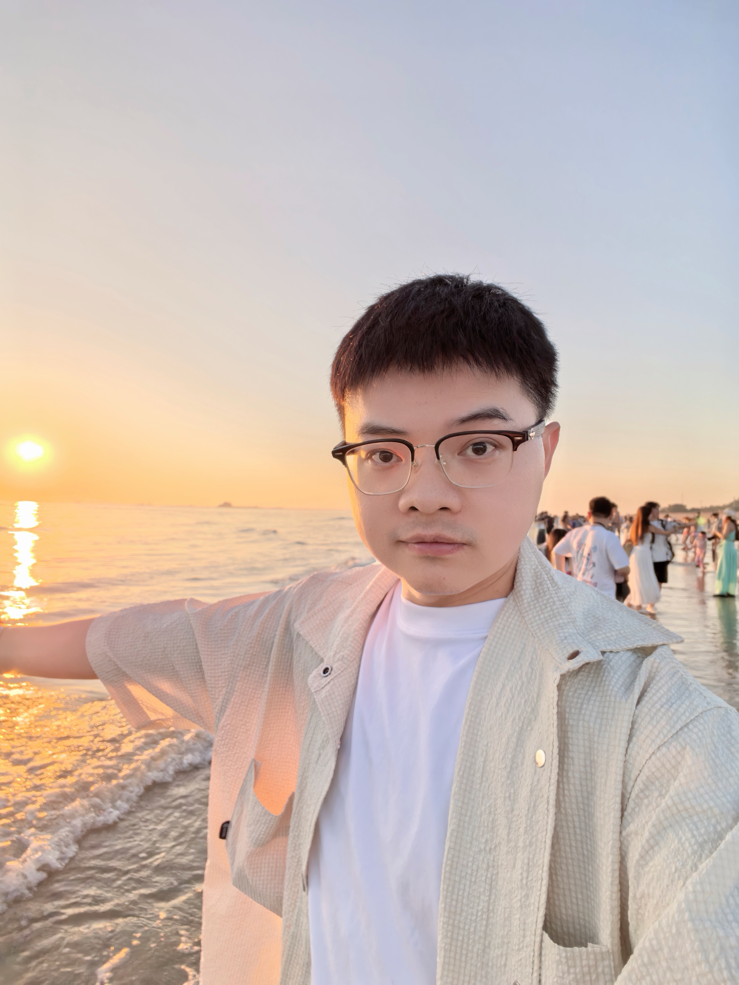 在厦门椰风寨沙滩，人生第一次见证了日出时刻[色][色][心][心][鲜花][鲜花
