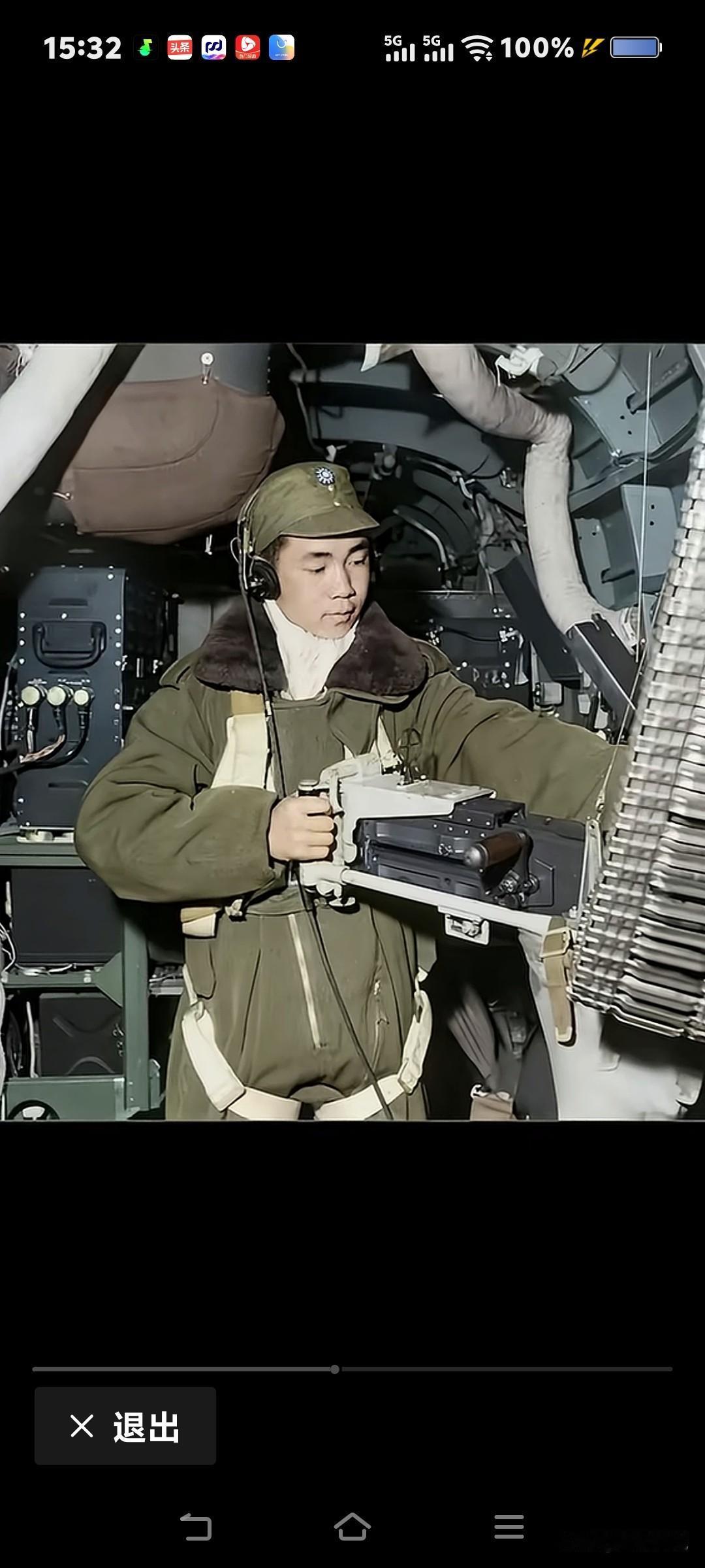 1945年抗日战争末期，美国摄影师哈里森·福尔曼拍摄的中国空军B-25轰炸机上的