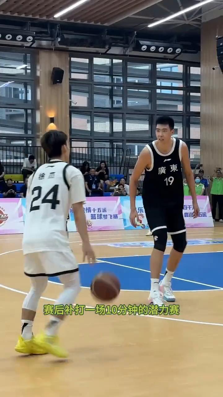 CBA新赛季推出五节制重大改革。
一觉醒来，CBA真的成了五节制。正赛少8分钟，