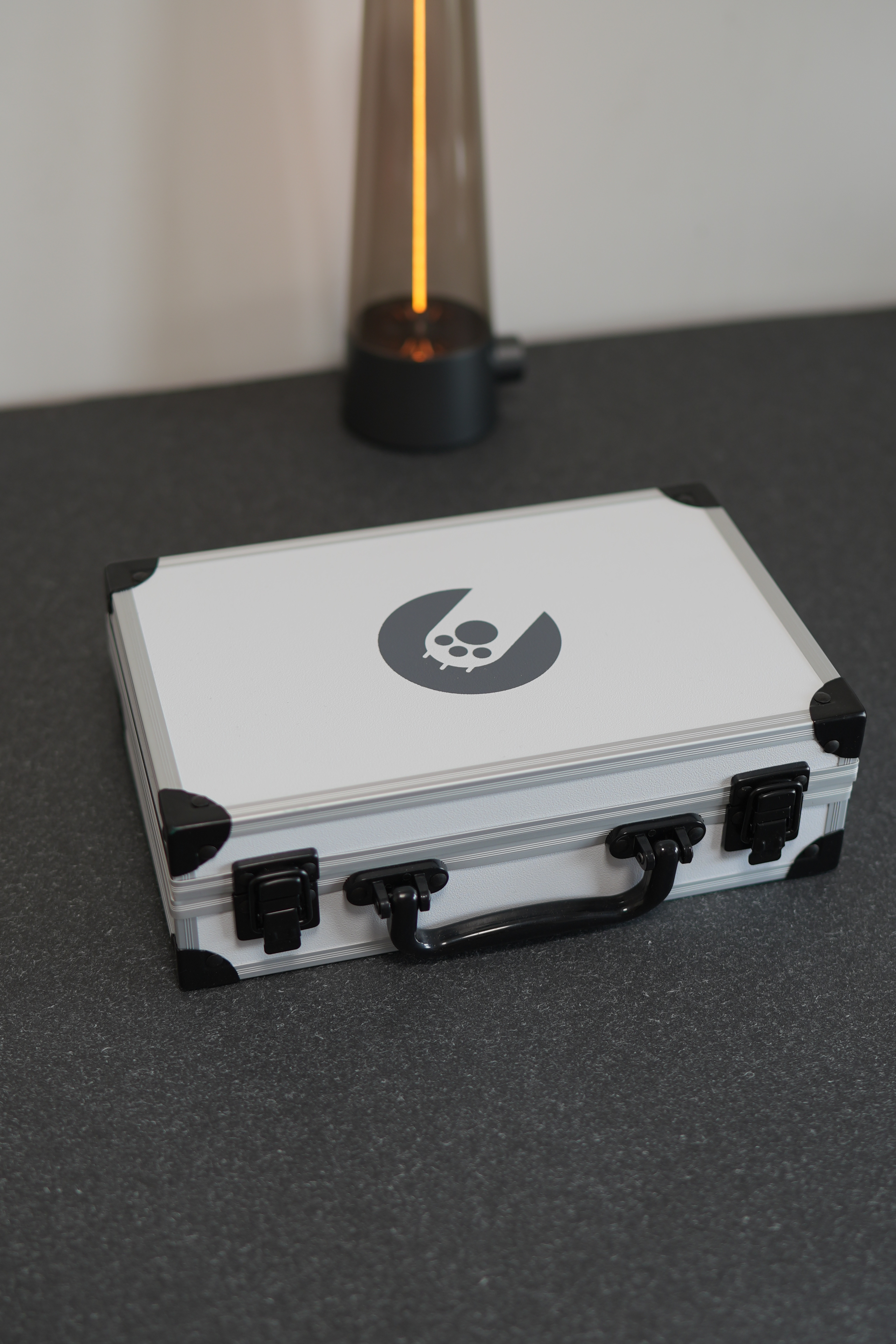 怒喵的AM Infinity .97终于解禁了，熟悉电竞鼠标的老铁应该可以看得出