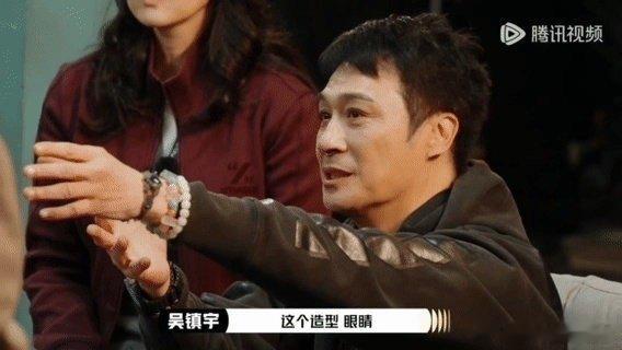 章子怡夸张嘉元版高启盛接地气 被张嘉元惊艳到了！在章子怡等导师的帮助下，他深入角
