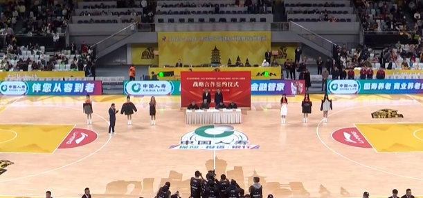 广厦这波可以啊，在中场休息期间，搞个战略合作签约仪式，直接让球迷看，我们有在好好