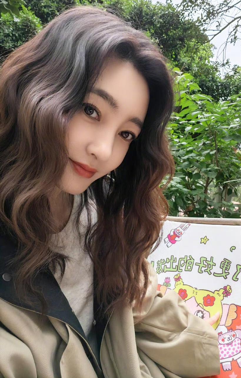 今天的@王丽坤 ，很美[比心]