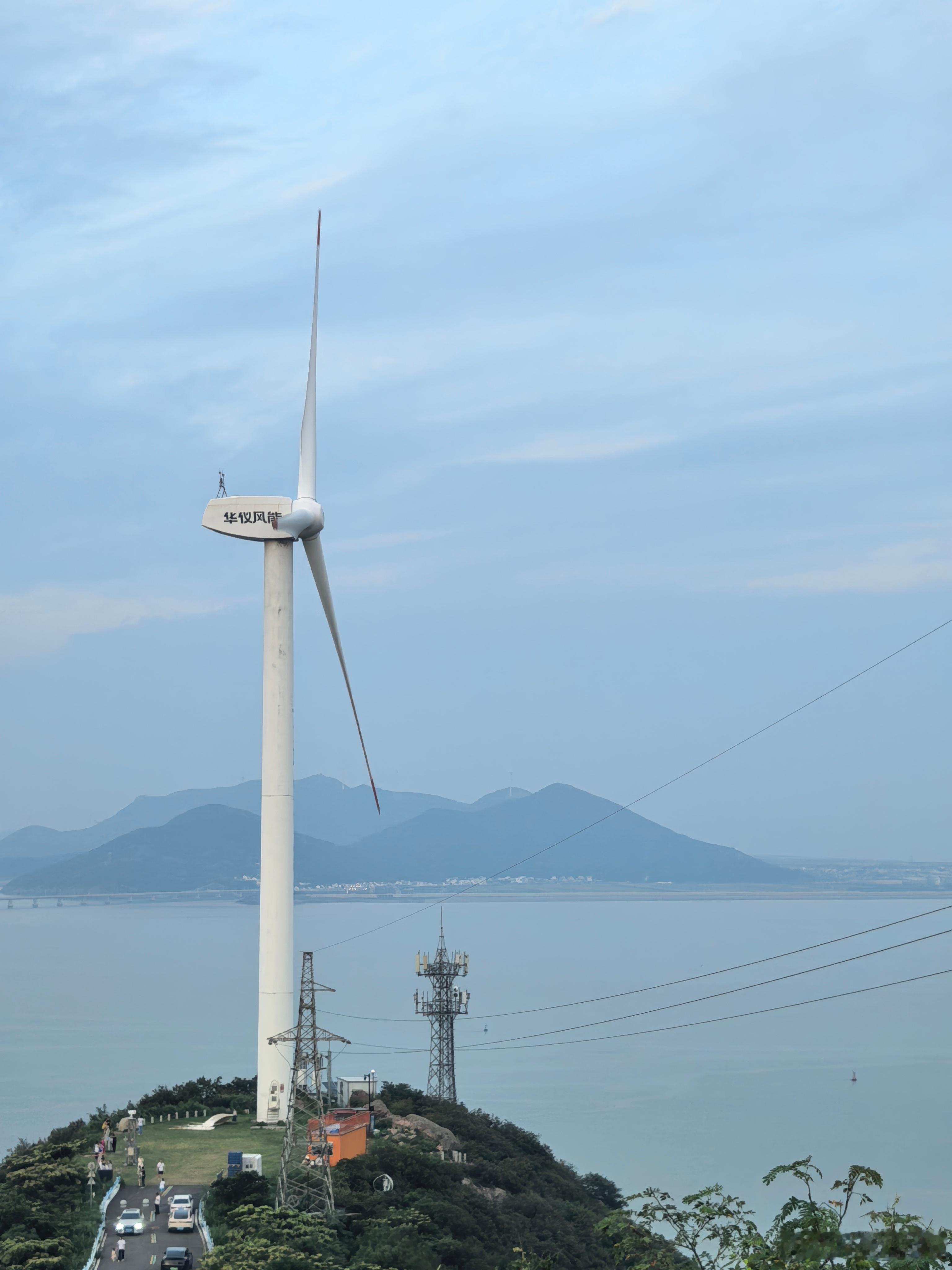 今天试驾岚图知音想去拍风车日落晚霞。一个人开了两个小时车，大热天等了一下午，最后