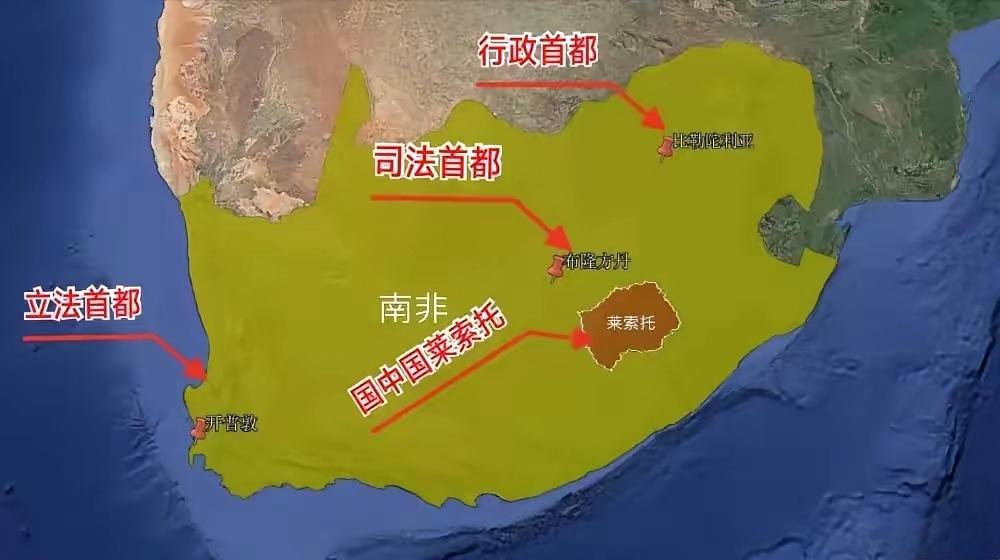 世界上有三个首都的国家是南非。南非的三个首都分别是行政首都比勒陀利亚（现名茨瓦内