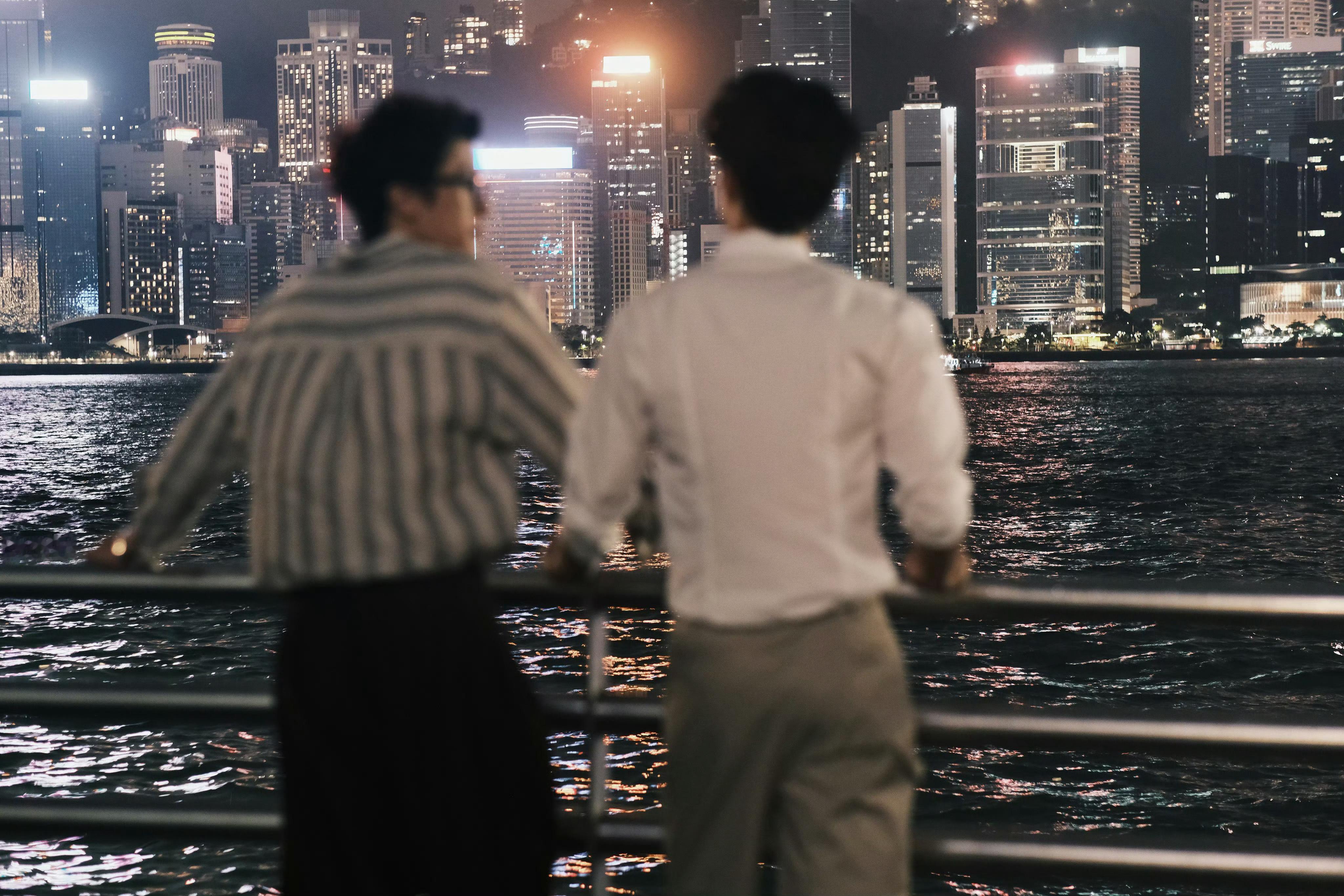 伯看明月我看君 🌕 