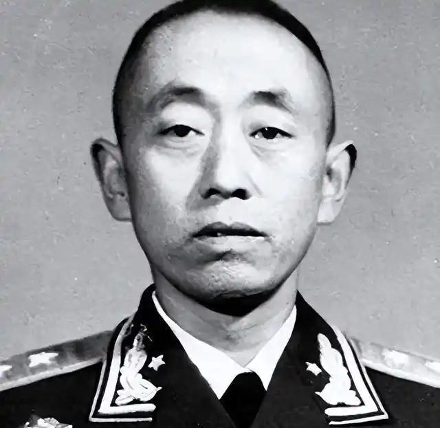 违抗彭总军令砸光万发炮弹，郑维山血洗马家军：为西路军5600英魂复仇，跪拜祁连山