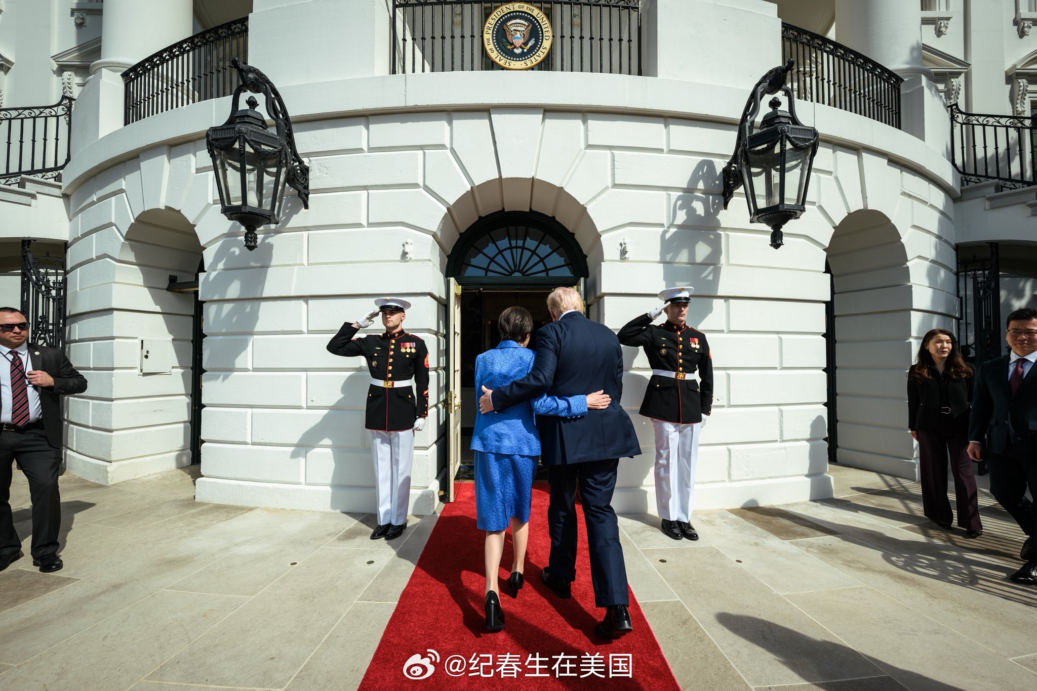 川普和高市早苗。海外新鲜事高市早苗一到白宫就与特朗普热烈拥抱
